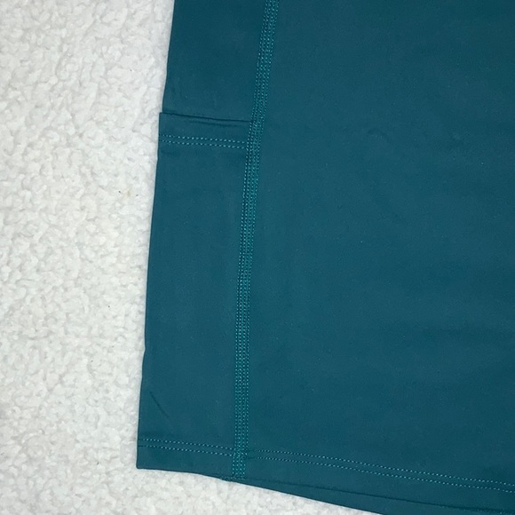 HALARA - NWOT Green Liner Short with Side Pockets (Size Large) - Picture 3 of 8